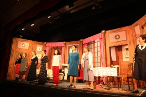 "8 femmes" de Robert Thomas  Saluts